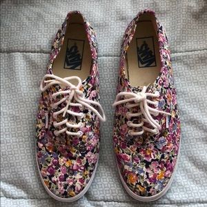 👟 Floral Vans 🌸